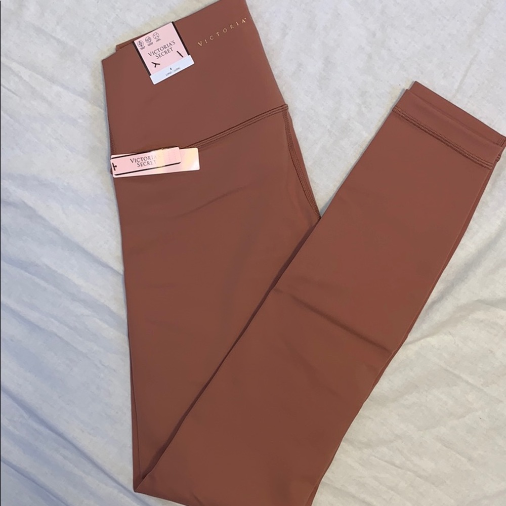 Victoria’s Secret Incredible Studio Legging - Picture 3 of 6